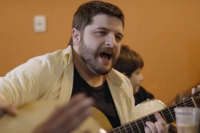 Clipe Eu Esperei Demais, da Cuscobayo<!-- NICAID(14971165) -->