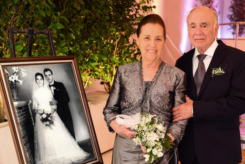 Ignacia Maria de Braga, 78, e Renato Baptista de Braga, 86, completaram 60 anos de casamento em 16/12/2021 e realizaram celebração de renovação de votos na Igreja Evangélica Assembleia de Deus.<!-- NICAID(14972540) -->