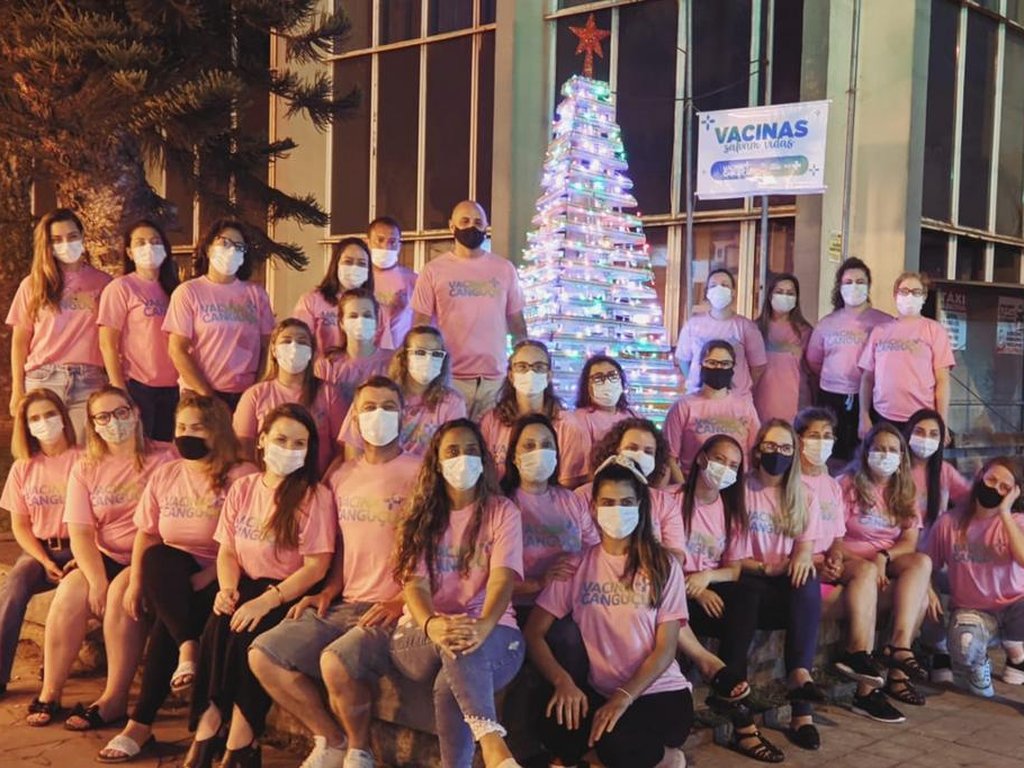 Canguçu monta árvore de Natal com embalagens de vacinas | GZH