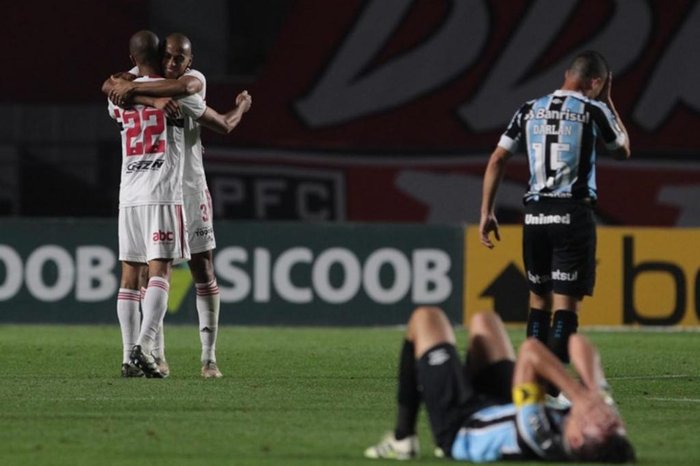 Grêmio aguarda troca de documentos para anunciar zagueiro Bruno Alves