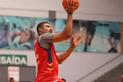 Caxias do Sul Basquete se prepara para a última rodada dupla de jogos em 2021 pelo NBB. Na foto, o ala Humberto<!-- NICAID(14977204) -->