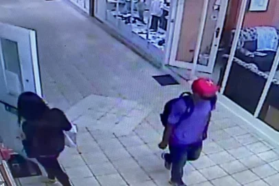Após assaltos a pedestres e ao comércio, foragido é preso nesta terça-feira no bairro Cinquentenário em Caxias. Homem de 32 anos foi apontado como autor de um roubo nesta manhã a dois homens e a um salão de beleza no último dia 20 de dezembro <!-- NICAID(14978257) -->