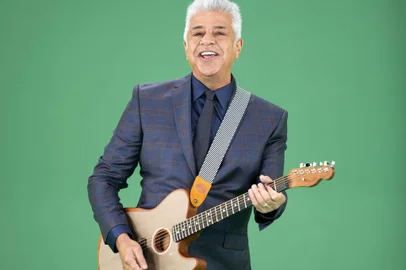 Lulu Santos, uma das vozes mais populares da música brasileira, fará live transmitida com exclusividade pelo Globoplay, e com sinal aberto para não assinantes da plataforma, no sábado, dia 9 de outubro, às 20h. A Lulu Live marca o início da nova turnê do cantor e compositor e celebra o lançamento de ¿Inocentes¿, sua música inédita em parceria com a banda Melim<!-- NICAID(14908993) -->