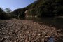 VALE REAL, RS, BRASIL, 15/05/2020 - Estiagem na região deixa nível dos rios baixos. NA FOTO: Rio Caí, nos fundos do hotel fazenda Vale Real. (Marcelo Casagrande/Agência RBS)<!-- NICAID(14501315) -->