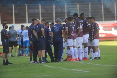CAXIAS DO SUL, RS, BRASIL, 08/01/2022 - Amistoso entre a SER Caxias e Novo Hamburgo, as 16 horas no estádio Centenário. (Marcelo Casagrande/Agência RBS)<!-- NICAID(14985656) -->
