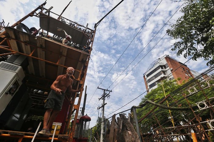 Local fica na esquina das Ruas Dona Laura e Miguel Tostes, no bairro Rio Branco, em Porto Alegre