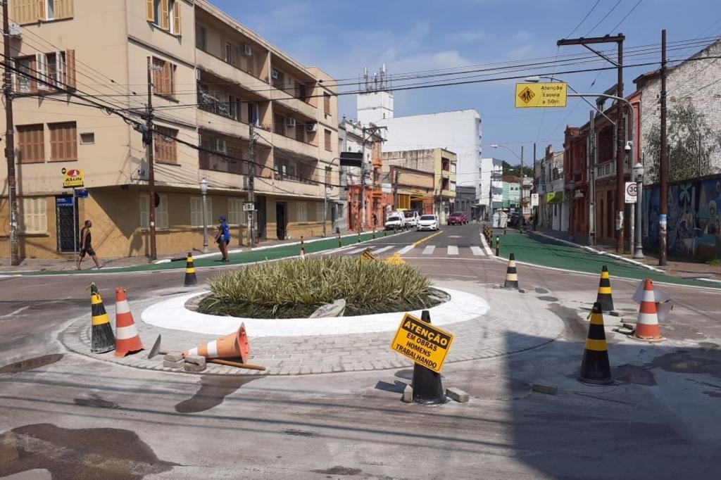 Com jardim em rotatória, João Alfredo antecipa início da transformação