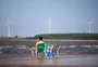 Praias de água doce “crescem” com baixo volume da Lagoa dos Barros e fazem sucesso em Osório 