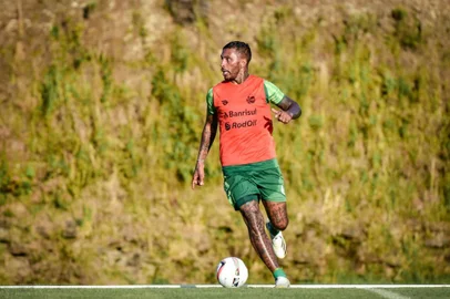 Juventude anuncia a contratação do zagueiro Paulo Miranda<!-- NICAID(14998478) -->