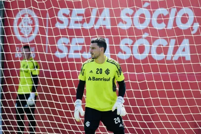 Inter começa a temporada com 4 goleiros da base no time principal. na foto Keiller<!-- NICAID(15001832) -->