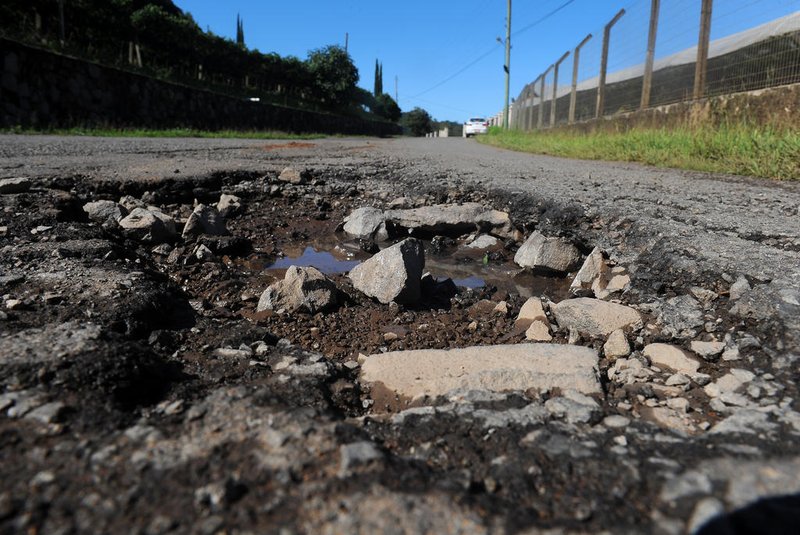 CAXIAS DO SUL, RS, BRASIL, 31/01/2022 - Moradores reclamam de falta de manutenção no estrada do Caminhos da Colônias em Caxias. (Marcelo Casagrande/Agência RBS)<!-- NICAID(15002814) -->