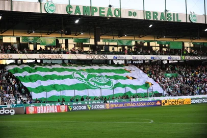 CAXIAS DO SUL, RS, BRASIL, 30/11/2021. Juventude x Bragantino, jogo válido pela 35ª rodada da série A do Campeonato Brasileiro e realizado no estádio Alfredo Jaconi. Torcida do Juventude. (Porthus Junior/Agência RBS)<!-- NICAID(14955209) -->