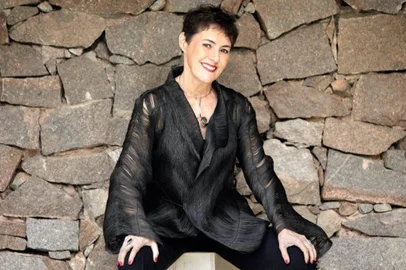 Ana de Holanda, cantora e compositora, álbum Vivemos<!-- NICAID(15004120) -->
