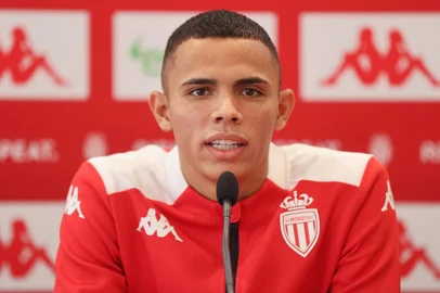 Monacos new Brazilian defender Vanderson speaks during a press conference at ASM Performance Center in La Turbie near Monaco, on January 7, 2022. (Photo by Valery HACHE / AFP)Editoria: SPOLocal: La TurbieIndexador: VALERY HACHESecao: sports eventFonte: AFPFotógrafo: STF<!-- NICAID(15009363) -->
