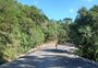 Com asfaltamento quase concluído, estrada de Caxias tem postes no meio da via