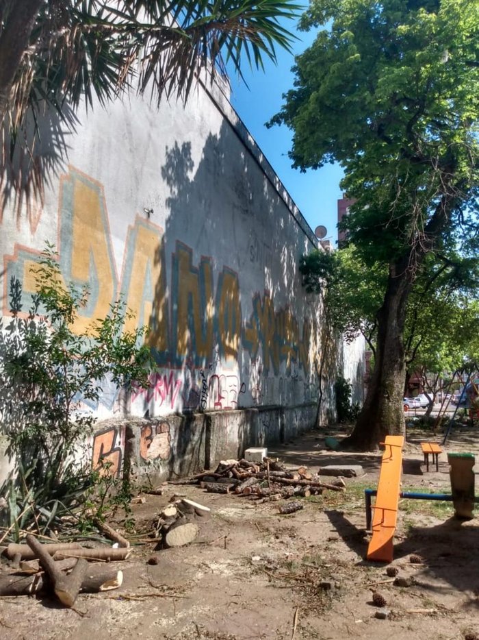 Construção de um cachorródromo no local estaria sendo debatida com os órgãos públicos