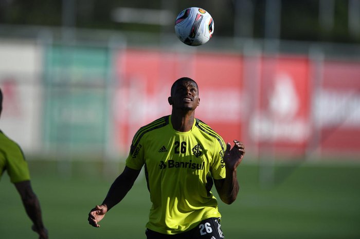 Espero voltar à Seleção, afirma Wesley Moraes em sua apresentação como  jogador do Inter