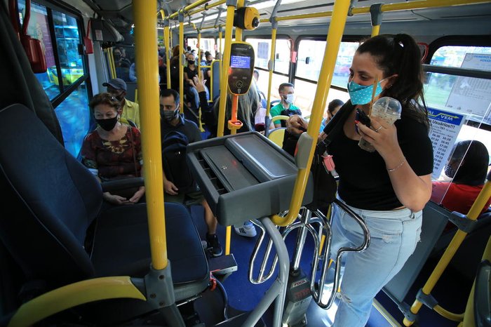 Passageiros depararam com assento do cobrador vazio nesta manhã na linha 7052-Ceasa/Aeroporto
