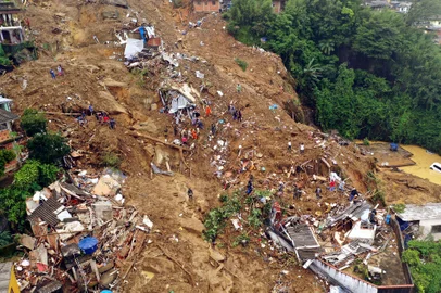 Aerial view after a mudslide in Petropolis, Brazil on February 16, 2022. - Large scale flooding destroyed hundreds of properties and claimed at least 34 lives in the area. (Photo by Florian PLAUCHEUR / AFP)Editoria: DISLocal: PetrópolisIndexador: FLORIAN PLAUCHEURSecao: avalanche/landslideFonte: AFPFotógrafo: STF<!-- NICAID(15018179) -->