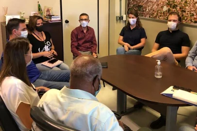 Frente Parlamentar e prefeitura se reúnem para discutir retomada de castrações.<!-- NICAID(15018302) -->