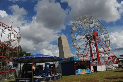 CAXIAS DO SUL, RS, BRASIL, 25/02/2022 - Fotos da praça de alimentação, simuladores, parque de diversões pra matéria sobre quanto gasta um visitante ao vir nos pavilhões da festa da uva. (Marcelo Casagrande/Agência RBS)<!-- NICAID(15027212) -->
