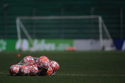 CAXIAS DO SUL, RS, BRASIL, 21/01/2019 - Equipe do Juventude realiza último treino antes de enfrentar o São José. no Jaconi, na quarta feira. Estádio está sendo preparado para o confronto.  (Marcelo Casagrande/Agência RBS)<!-- NICAID(13926502) -->