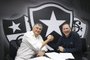 Acionista John Textor e Presidente Durcesio Mello assinam contrato visando a transferência do controle da Botafogo SAF