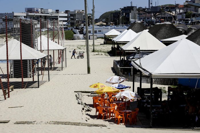 MPF considera que quiosques da Praia Grande, em Torres, avançaram suas estruturas irregularmente em direção à faixa de areia