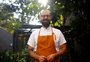 Gastronomia consciente e "sulismo" como mote: conheça o chef Marcelo Schambeck, que celebra novo endereço na Capital
