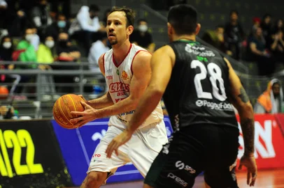CAXIAS DO SUL, RS, BRASIL, 14/03/2022. Caxias do Sul Basquete x Bauru Basquete, jogo válido pela 28ª rodada do NBB 2022, e realizado no ginásio do Sesi. (Porthus Junior/Agência RBS)Indexador:                                 <!-- NICAID(15041164) -->