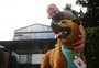 Shopping de Porto Alegre adota funcionário de quatro patas com direito a crachá