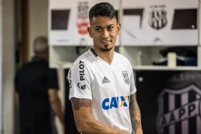 Juventude monitora atacante Lucca, da Ponte Preta<!-- NICAID(15046935) -->