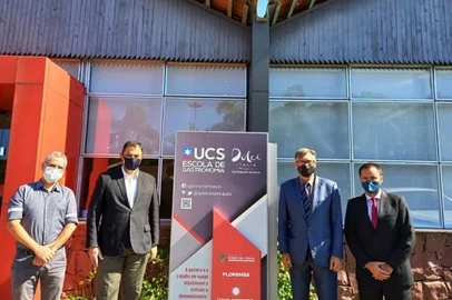 Aliança entre universidades<!-- NICAID(15049032) -->