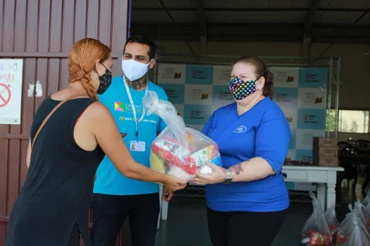 869 toneladas de alimentos e mais de 2,5 milhões de atendimentos terapêuticos: Arquidiocese de Porto Alegre divulga balanço de 2021.Na foto, doações do Mensageiro da Caridade e do Centro Social Padre Pedro Leonardi<!-- NICAID(15048565) -->