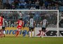 Inter vence Gre-Nal com gol de Taison, mas vaga na final do Gauchão fica com o Grêmio