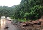 Deslizamento de encosta bloqueia parcialmente trânsito na RS-122 em Farroupilha 