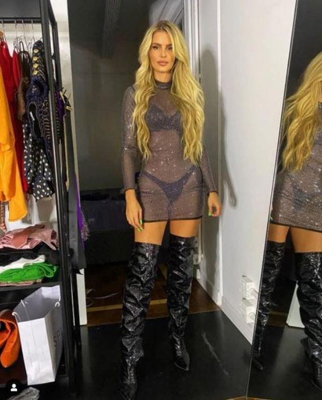 yasmin brunet, botas Over The Knee<!-- NICAID(15048602) -->