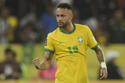 Brazils Neymar celebrates after scoring against Chile during their South American qualification football match for the FIFA World Cup Qatar 2022, at Maracana Stadium in Rio de Janeiro, Brazil, on March 24, 2022. (Photo by CARL DE SOUZA / AFP)Editoria: SPOLocal: Rio de JaneiroIndexador: CARL DE SOUZASecao: soccerFonte: AFPFotógrafo: STF<!-- NICAID(15050703) -->