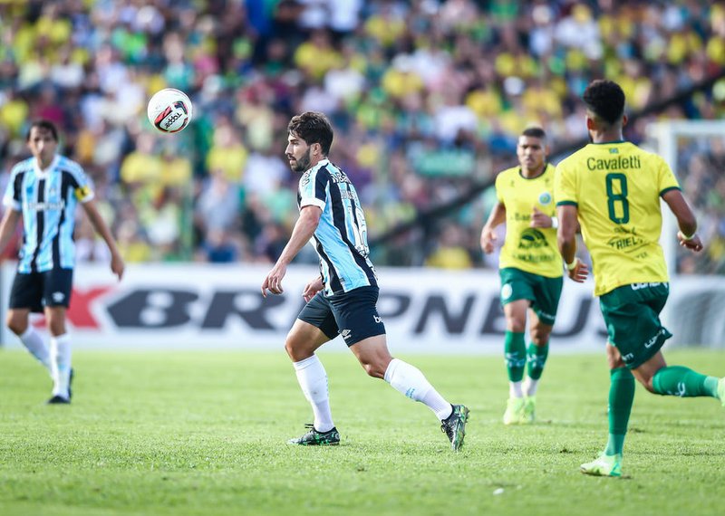Lucas Silva marca de pênalti no fim do jogo e Grêmio larga com vantagem na final do Gauchão