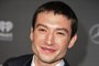 US actor Ezra Miller poses as he arrives for the world premiere of Warner Bros. Pictures film Justice League at The Dolby Theatre in Hollywood, California on November 13, 2017. (Photo by Robyn Beck / AFP)Editoria: ACELocal: HollywoodIndexador: ROBYN BECKSecao: cinemaFonte: AFPFotógrafo: STF<!-- NICAID(15038228) -->