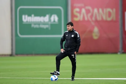 Alexander Medina, técnico do Inter. <!-- NICAID(15055859) -->