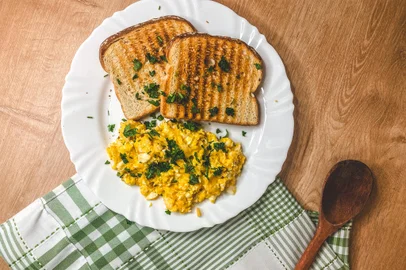 ovo, pão, café da manhã, receita, destemperados<!-- NICAID(15055425) -->