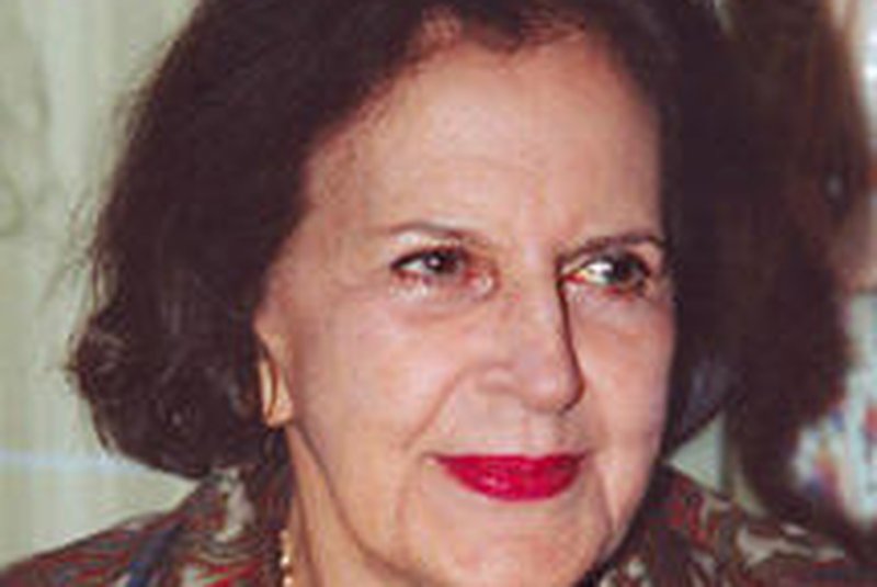 Lygia Fagundes Telles foi uma escritora brasileira. Ela faleceu aos 98 anos em 3 de abril de 2022.<!-- NICAID(15058904) -->