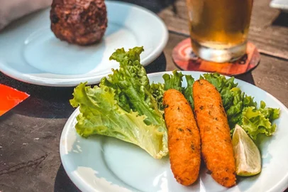 tuim, bar, chope, bolinho de bacalhau, boteco, porto alegre, destemperados<!-- NICAID(14870327) -->