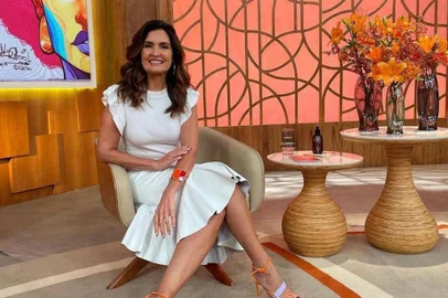 Fátima Bernardes usa Studio S.A<!-- NICAID(15058214) -->
