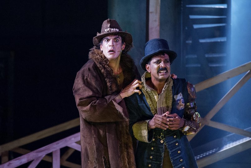 Mateus Solano e Luis Miranda na peça O Mistério de Irma Vap, que será apresentada em Porto Alegre em 2022.<!-- NICAID(15066614) -->