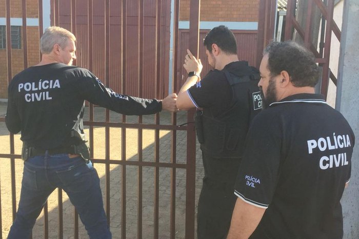 Polícia esteve no local na manhã desta segunda-feira