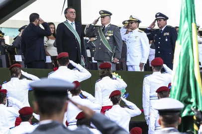 O presidente da RepÃºblica, Jair Bolsonaro participa da cerimÃ´nia comemorativa do Dia do ExÃ©rcito, no Quartel-General do ExÃ©rcito, no Setor Militar Urbano, em BrasÃ­liaCerimônia comemorativa do Dia do Exército.Foto: Antonio Cruz/Agência BrasilLocal: BrasÃ­liaIndexador: Antonio Cruz/AgÃªncia BrasilFonte: AgÃªncia Brasil/Empresa Brasil dFotógrafo: Reporter Fotografico<!-- NICAID(15072252) -->
