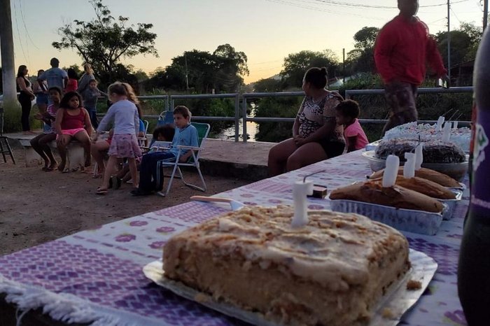 Comunidade da Vila Augusta fez uma festa com sete bolos para celebrar aniversário de obra