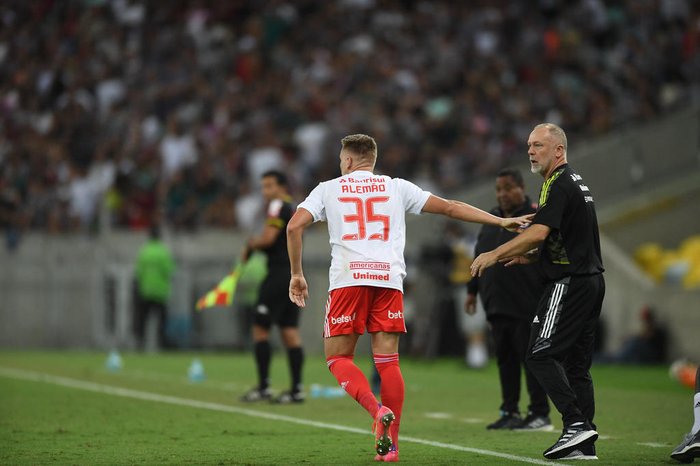 Depois da vitória na estreia, Mano Menezes tem mais um desafio em semana  cheia de jogos pelo Inter | GZH
